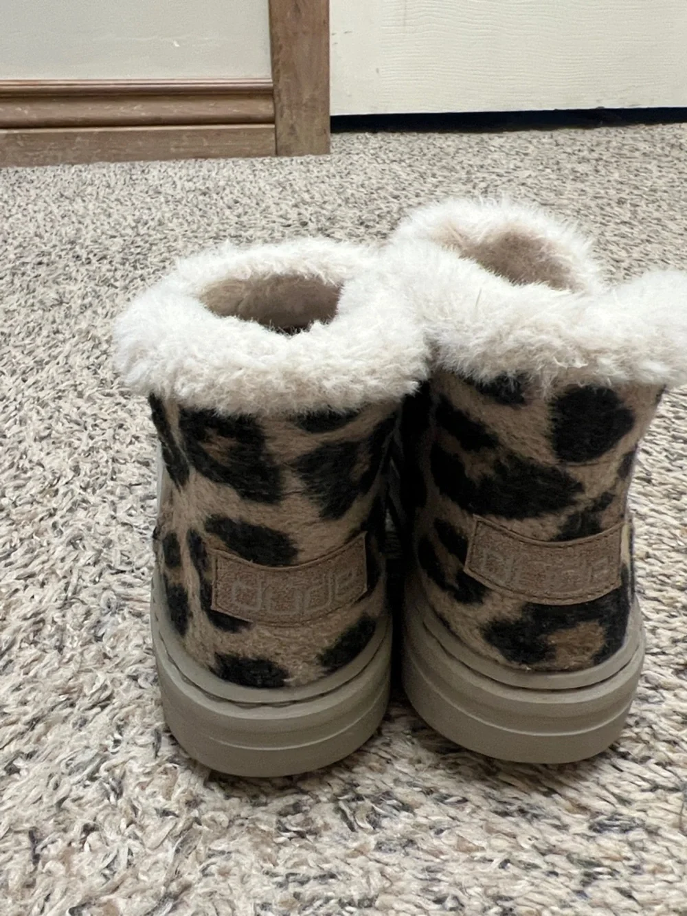 Hey Dude Denny grip Taupe suede Faux Fur Clog Mules - Picture 2 of 5